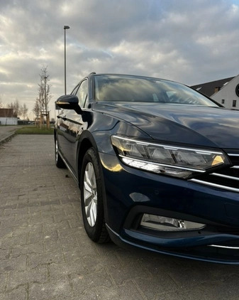 Volkswagen Passat cena 92250 przebieg: 150000, rok produkcji 2019 z Szczecin małe 172